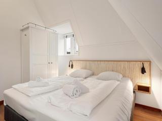 Comfortable Waterfront Park Retreat - 2