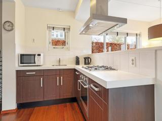 Comfortable Waterfront Park Retreat - 4