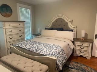 Southern Parkway Retreat Near Downtown Louisville - 9