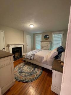 Southern Parkway Retreat Near Downtown Louisville - 1