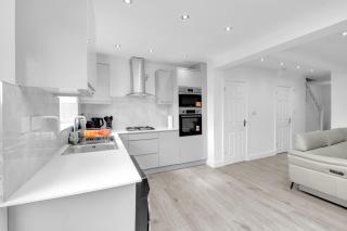 4 Bed - Sleeps 8 - Free Parking - Garden - 9