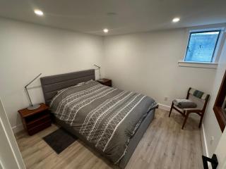 The Orange Door Bungalow- 2-BR w private yard, walkable to cafes & restaurants, 10 min to DT - 3