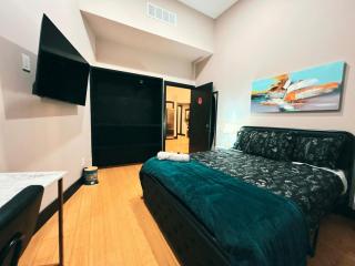Bright & New Room Shared Apartment NYC Bus - 6