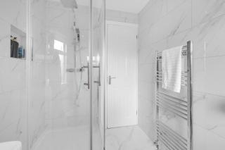Serenity Retreat in Dagenham - 8