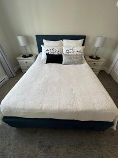 Modern One-Bedroom Retreat in Bear Mountain - 5