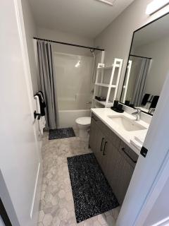 Modern One-Bedroom Retreat in Bear Mountain - 1