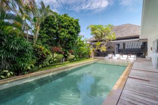 Gorgeous Tropical 3 Bed Pool Villa, 24hr Security - Seminyak - 5
