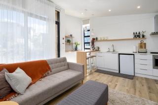 Architectural guest house in St Clair - 4