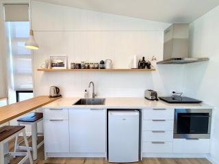 Architectural guest house in St Clair - 3