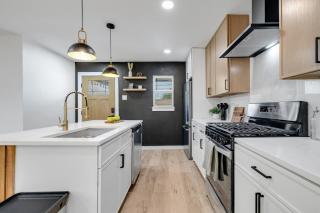 Spacious Family Retreat in the Heart of Garland - 3