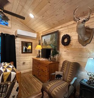 The Drake Cabin in The Forest - 3