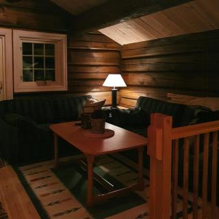 Log Cabin Near Høgevarde With Mountain Views - 1
