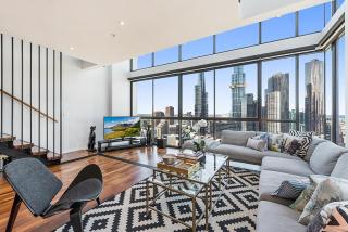 Incredible City Views in Convenient CBD Apartment - 0