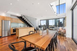 Incredible City Views in Convenient CBD Apartment - 9
