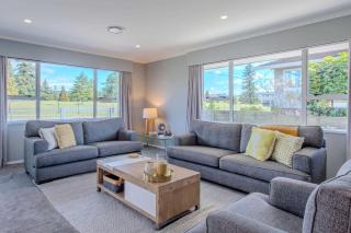Fairway Views - Golf Course location with Spa Pool - 7