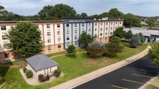 Days Inn and Suites by Wyndham Hammond, IN - 9