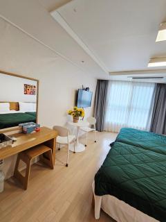 40, 2 minutes run to the beach, close to the sea, 5 minutes to Club D Oasis swimming pool, nice and long walk along the beach - 9