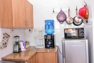 Chic City Apt with attached Private Bath 5km toUN - 9