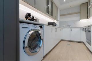 AWS Holiday Homes - Style in Downtown - 2