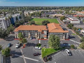 Hillstone Inn Tulare, an Ascend Collection Hotel - 4