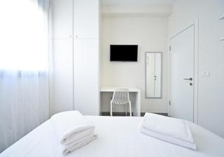 Cozy 2BR with Balcony and Mamad on Dizzengoff by HolyGuest - 3