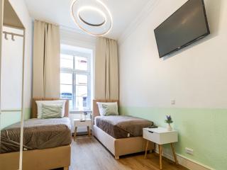 Home-ON Wiesbaden, group travel with comfortable bed - 2