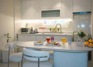 Near Hongik University Station and Mangwon Market Spacious living room and special tea room - 7