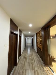 Crown Hotel - 4