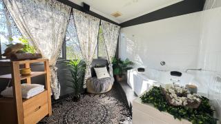 Couple's Luxury Resort Spa Retreat - 2