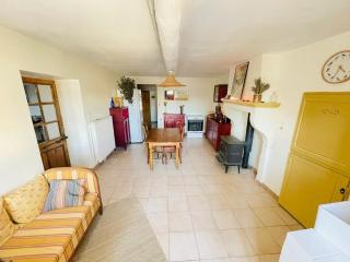 La maison près de la fontaine - 6