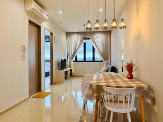 Iconic Regency Seaview Homestay with Rooftop Pool - 9