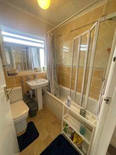 2 bed room edgware - 2