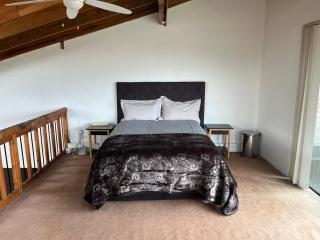 Suite Dreams Gorgeous Garden Holiday Home - 9