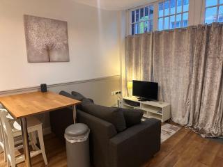 Dorchester Central Double Bedroom Apartment - 2