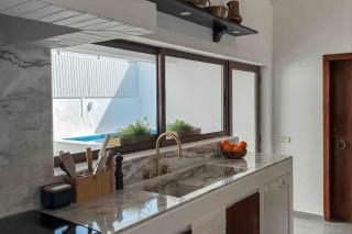 The Traditional Home with Heated Pool, BBQ, Fireplace - 4
