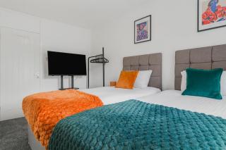 Autumn House - Spacious 4 Bedroom, Smart TVs all Rooms - Birmingham - 4