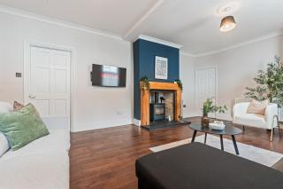 Stunning and Charming 4-bed Home in Newark by Renzo, Free Wi-Fi, Sleeps 8! - 8