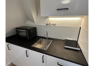 Top-Floor Hideaway for Two in Karlsruhe-Mühlburg - APOLONIAliving - Apt3 - 1