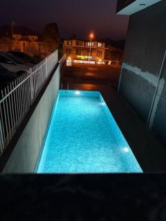 Azra Apart Luxury Apartment with Pool for 3 People - 4