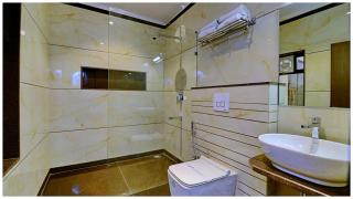 Comic Comfort Getaway - Warm Hospitality Hotel - Jānjgīr - 5