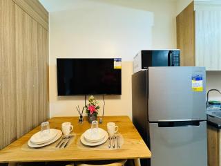Relaxing Staycation Pool View Shore 2 Residences RM 302 by Prime Stay MOA - 7
