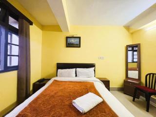 Hotel Himalaya Residency Darjeeling Mountain View Room - 5