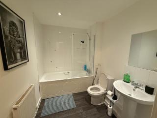 Comfy Premium Home in Town - Bracknell - 4