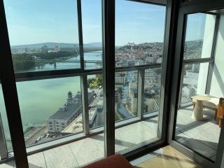 SkySuite 24 - Eurovea Tower - 8