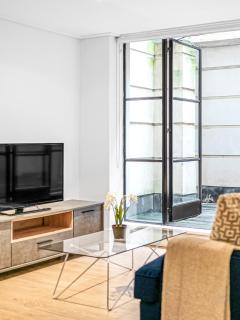 BnBNova - Heart of Holborn - 2BR with Patio - 1