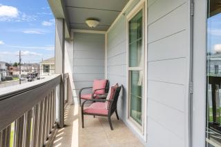 Fully-furnished 4BR Condo Near FQ - 9