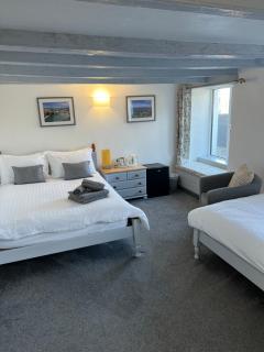 The Fourways Inn - 4