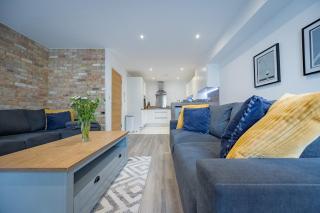 2-Bed I Converted Malt House I Rare Find I Parking - 9