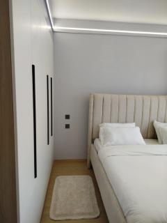 Cozy 2 Bedroom Apartment-Airport Pick Up Available - 1