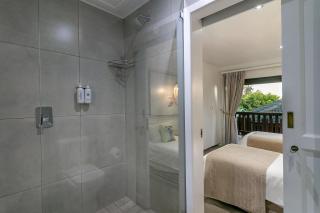 Knysna - Meerkat Manor - 5